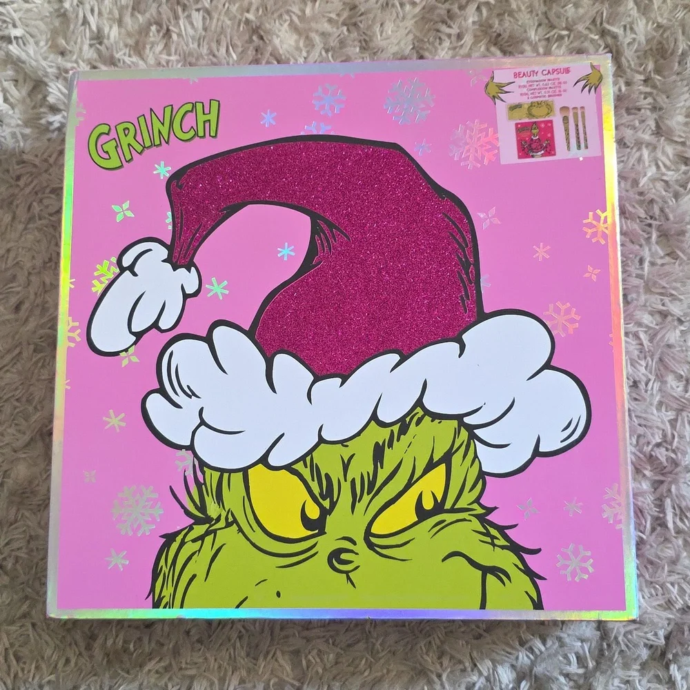 🩷🩷The Grinch Beauty Capsule Make-up gift set 🩷🩷